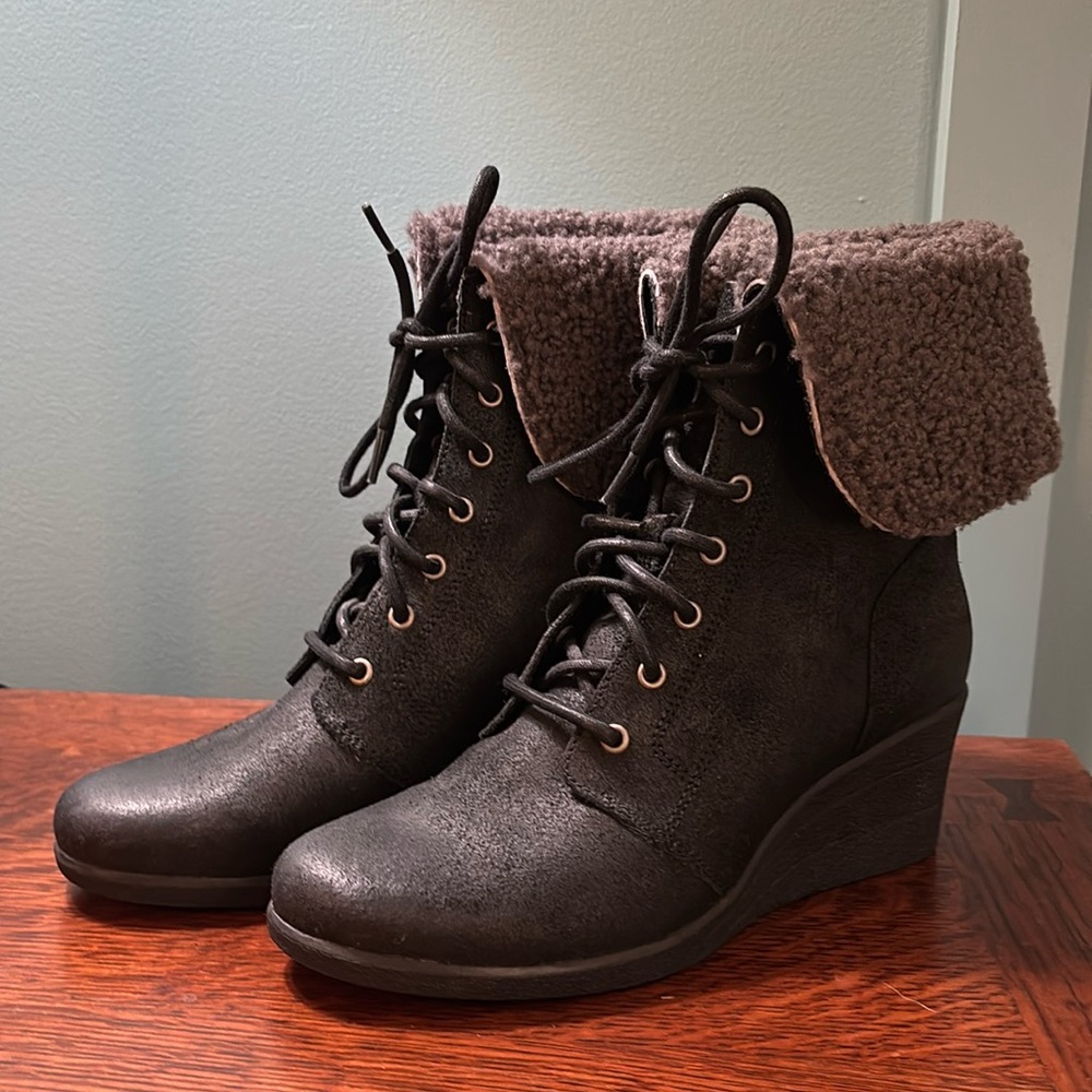 Winter wedge boots